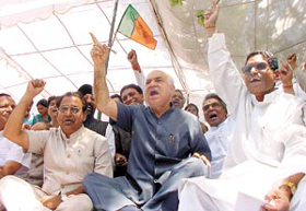 Delhi Pradesh BJP president Madan Lal Khurana with other party leaders sitting on dharna against the Delhi Government in the Capital on Tuesday.