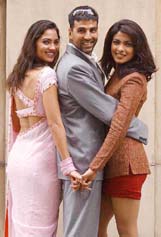 Bollywood stars, former Miss Universe Lara Dutta and former Miss World 2000 Priyanka Chopra, pose with Bollywood actor Akshay Kumar