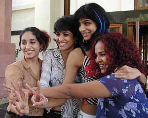 The members of the all-girls pop group Viva