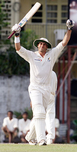 New Zealand captain Stephen Fleming acknowledges the crowd's applause after scoring his fifth Test century