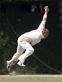 New Zealand fast bowler Shane Bond bowls during the third day of the first Test against Sri Lanka 