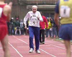Everett Hosack, the 101-year-old sprinter from Chagrin Falls, Ohio, runs in the men's masters 75-plus 100 meters race