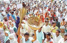 Sweepers lay siege to the Municipal Corporation of Chandigarh, whose meeting on Tuesday referred the matter of privatisation to a committee