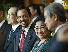 Chinese Prime Minister Wen Jia Bao, Brunei's Sultan Hassanal Bolkiah, Indonesian President Megawati Sukarnoputri and Malaysian Deputy Prime Minister Abdullah Badawi