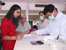 Doctors check medical reports