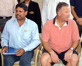 Chairman of   Hero Indian Sports Academy  Kapil Dev and former England cricketer Ian Botham at a Press conference