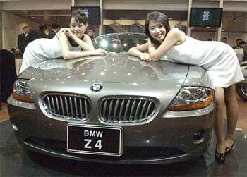 Models pose with BMW Z4