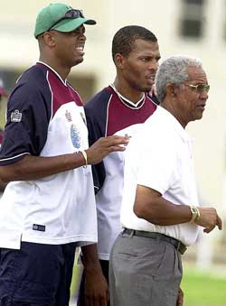 Former West Indies bowler Courtney Walsh stands with bowler Mervyn Dillon and Sir Garfield Sobers during a team practice at the University of the West Indies in Barbados Wednesday.