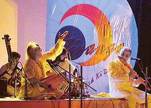 Invoking the muse. Two legendary maestros, Pandit Jasraj and Pt Hari Prasad Chaurasia during the presentation of the Tiranga in Ludhiana 