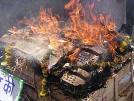 Congress activists burn telephone instruments