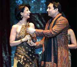 Designer Ritu Beri receives the Best Designer of the Year 2003 Award