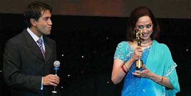 Hema Malani receives the Life Time Achievement Award