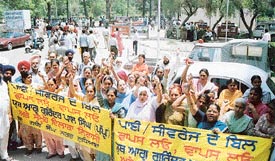 Residents of BRS Nagar protest against the increase in water and sewerage charges