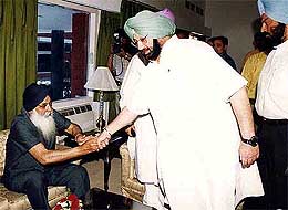 Punjab�s political rivals, Chief Minister Capt Amarinder Singh and Mr Parkash Singh Badal, SAD chief, shake hands 