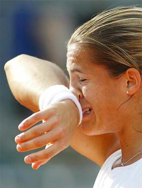 Amelie Mauresmo of France reacts during her match against Anna Pistolesi 