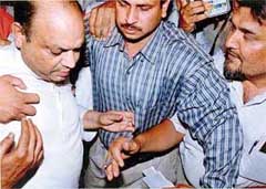 District Judge of Jalandhar M.R.Gupta being produced before Duty Magistrate by the CBI