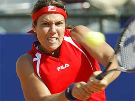 Jennifer Capriati of the US hits a backhand return to Fabiola Zuluaga of Colombia 