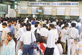 Hundreds of persons at Ambala railway station eager to know about the details of the train tragedy 