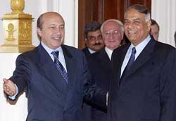 Russian Foreign Minister Igor Ivanov invites his Indian counterpart Yashwant Sinha for talks in Moscow 