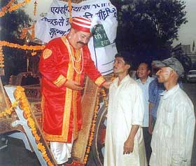 Air-India�s �Maharaja� greets people in the streets of Lucknow