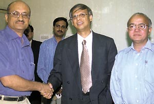 MCD and ICICI Infotech bigwigs at the signing of the e-governance agreement in the Capital on Tuesday.
