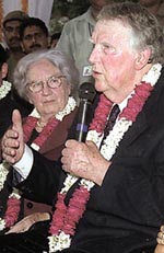 Sir Edmund Hillary with his wife at the unveiling of plaques naming roads after him and Tenzing Norgay in the Capital on Tuesday.
