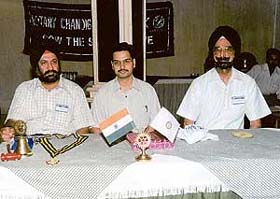 Chandigarh SSP Gaurav Yadav (centre) gives a talk on the law and order problem in Chandigarh