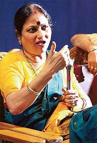 Renowned kathak dancer Shobha Kausar addresses mediapersons