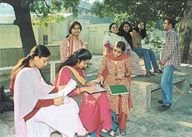 The students of Guru Gobind Singh Indraprastha University interacting with one another.