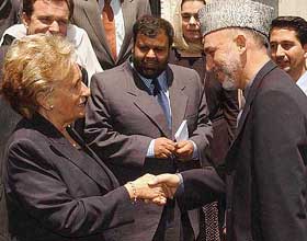 Bernadette Chirac, wife of French President Jacques Chirac, shakes hand with Afghan President Hamid Karzai 