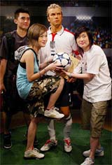 Visitors pose with wax figure of English soccer star David Beckham with his new haircut at Hong Kong�s Madame Tussaud�s Wax Museum