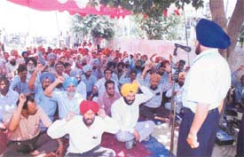 PSEB employees staged a dharna