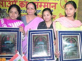 Nisha Sharma, Anupama Singh and Farzana were honoured by the Delhi Social Welfare Board