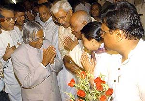 President A. P. J. Abdul Kalam being welcomed by the RJD MLAs