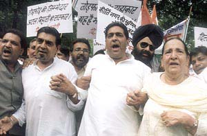 Delhi Pradesh Congress Committee president Subhash Chopra, Jagdish Tytler and Tazdar Babar protesting against the demolitions in the Kirti Nagar slum cluster by the DDA in the Capital on Sunday