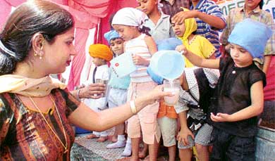 Tiny tots of Kiddies Paradise hold a "chhabeel"