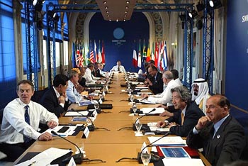 British Prime Minister Tony Blair, Italian Prime Minister Silvio Berlusconi, Japanese Prime Minister Junichiro Koizumi, Saudi Arabia's Crown Prince Abdullah and other delegates sit at the discussion table