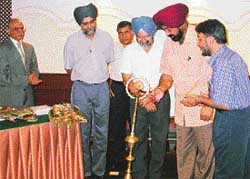 Mr Jagmohan Singh Kang, Minister for Animal Husbandry, inaugurates a four-day workshop on �Animal diseases in South Asia�