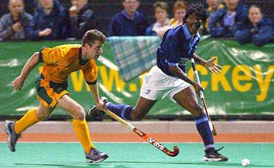 Indian captain Dhanraj Pillay calls for a penalty against Australia's Andrew Smith in Unanderra
