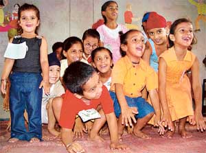 Tiny tots participate in a workshop, �Pithu Garam�