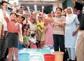 Residents of Maujpura protest against acute water shortage in Ludhiana