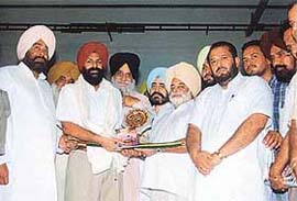 The Transport Minister, Punjab, Mr Tej Parkash Singh, honours Prof Bawa Singh, former vice-chairman of Minority Commission of India, at a martyrdom day function of Banda Bahadur in Ludhiana