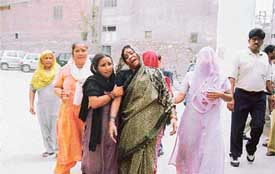 Members of the family of Ashok Kumar, who died at Salem Tabri