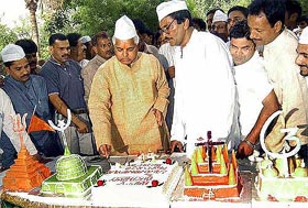 RJD chief Laloo Prasad Yadav cuts a 56-pound cake to celebrate his 55th birthday