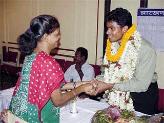 Bimal Lakra being accorded a warm welcome on his arrival in Ranchi