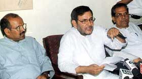 Union Food Minister Sharad Yadav talks to mediapersons