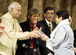 Deputy Prime Minister L. K. Advani honouring first woman Indian Police Service officer Kiran Bedi 