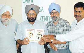 (From left) Mr Gursharan Singh, Mr G.S. Bhullar, Prof Malwinder Singh Warraich and Mr Sita Ram Bansal at the release of Hindi version of Baba Sohan Singh Bhakna’s autobiography in Sector 46, Chandigarh