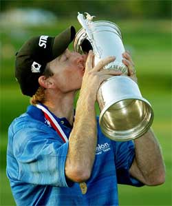 Jim Furyk kisses the championship trophy