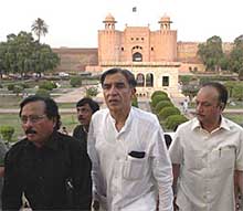 Mr Pawan Bansal, Lok Sabha MP from Chandigarh, along with other members of the Indian peace delegation in Lahore